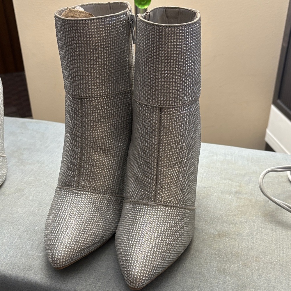 Steve Madden Silver Rhinestone Pointed Toe Booties NWOT -never worn - Picture 3 of 8